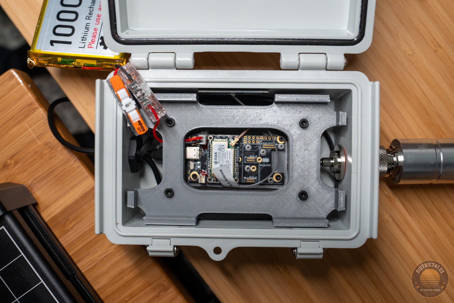 Outdoor Solar Meshtastic Off-Grid node with 22,000mah built-in Battery