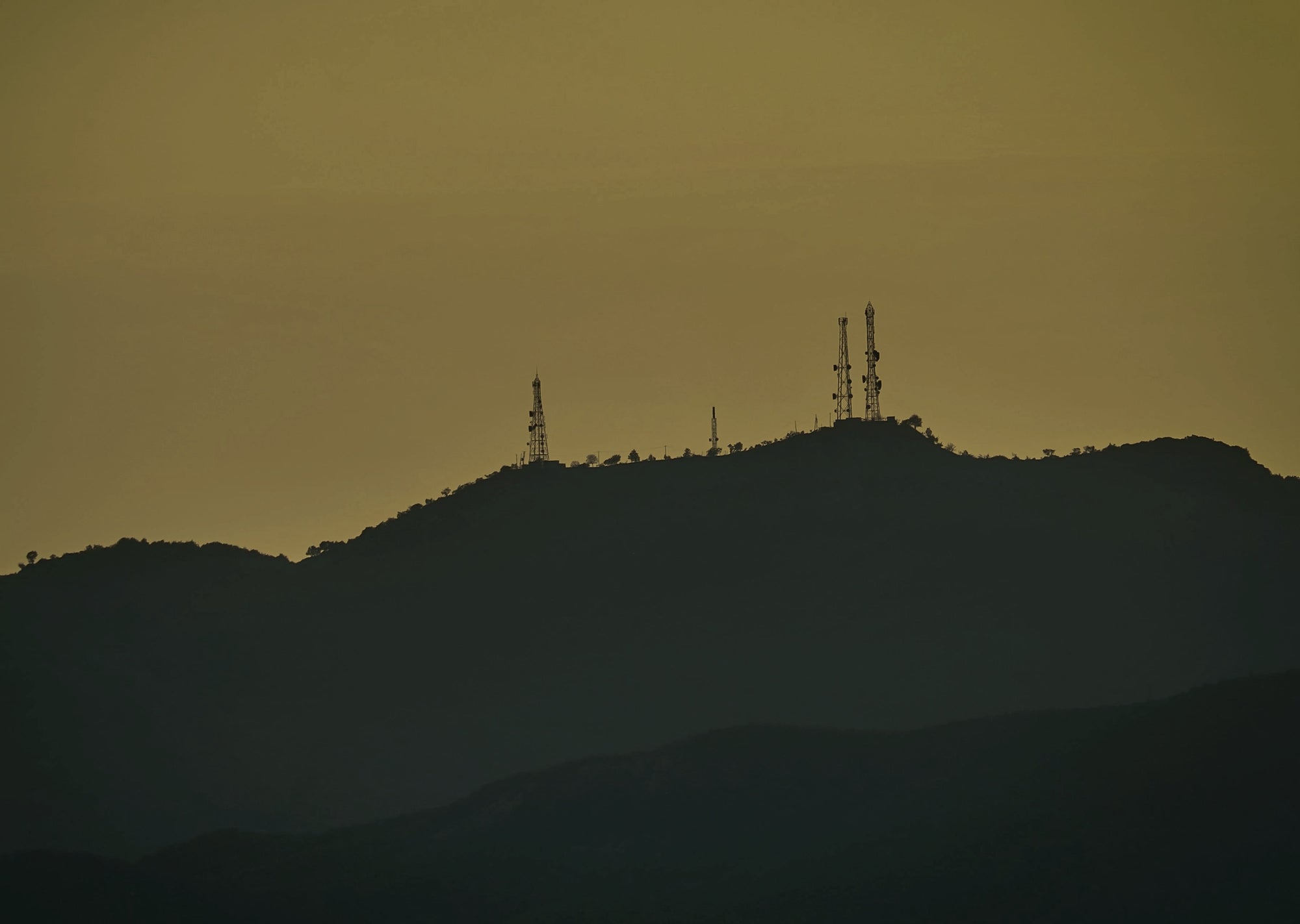 STAY CONNECTED WHEN THE GRID GOES DARK