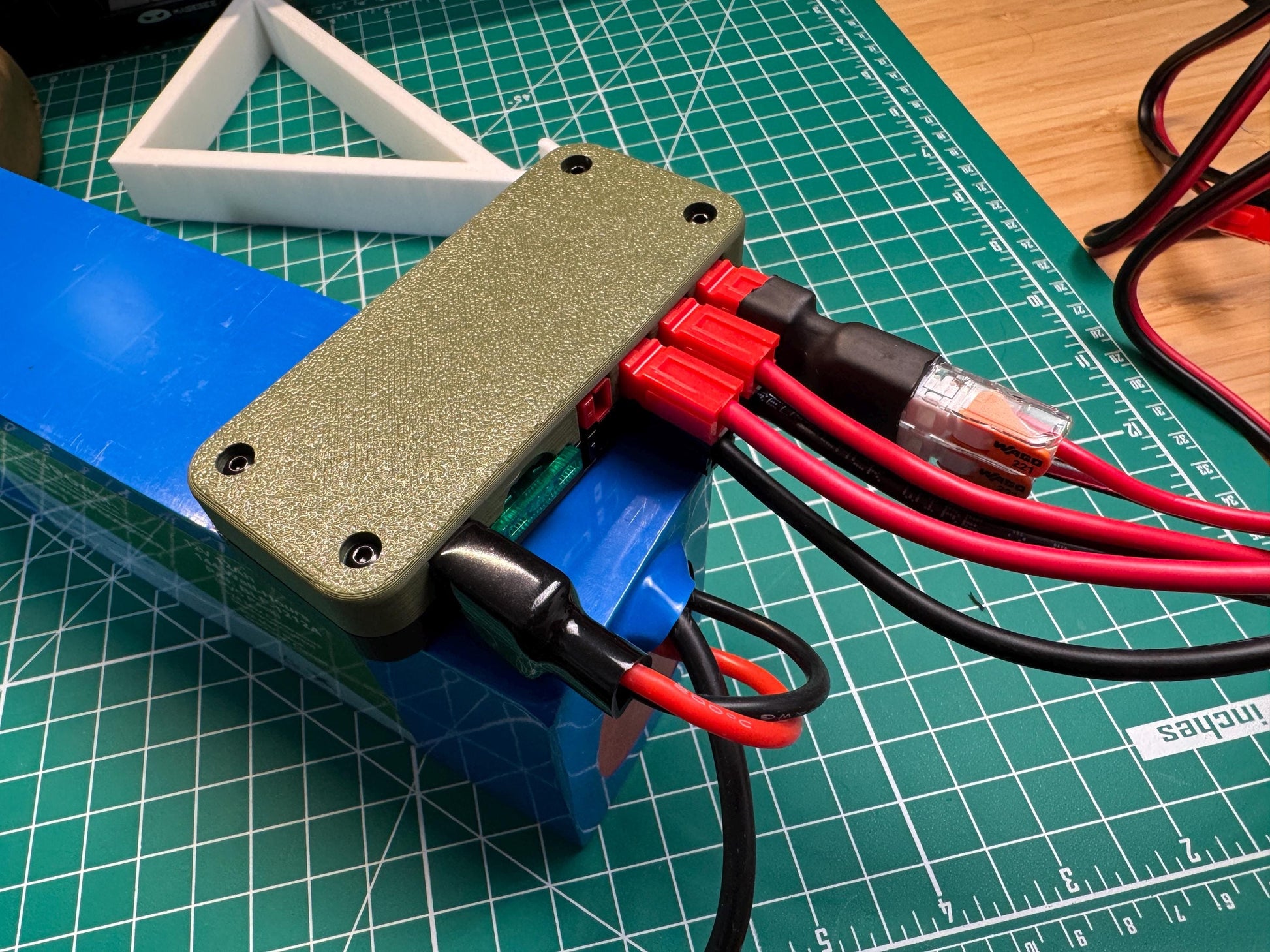 Anderson Powerpole 30A Fused 1 to 4 Distribution Box