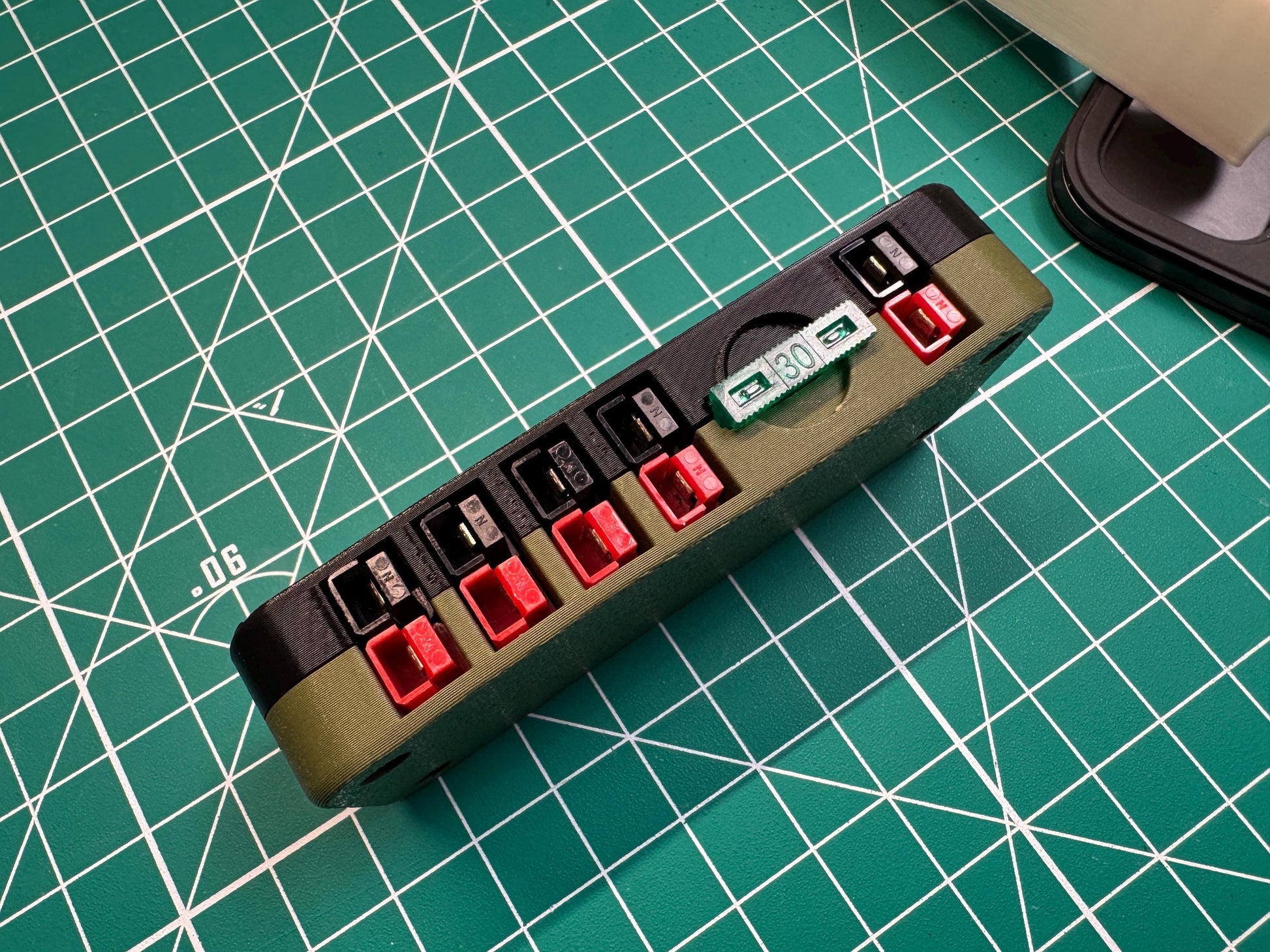 Anderson Powerpole 30A Fused 1 to 4 Distribution Box